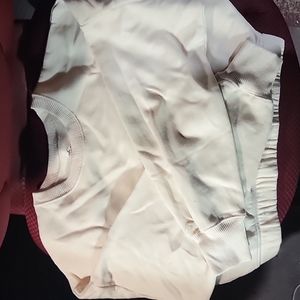 Hollister cropped sweatshirt. Size S